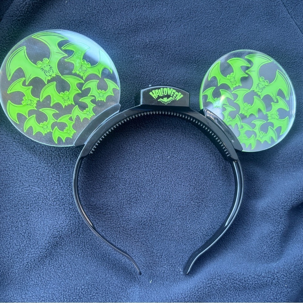 Disney Parks Mickey Ears Halloween Green Animated Light Up Bats Headband Rare!